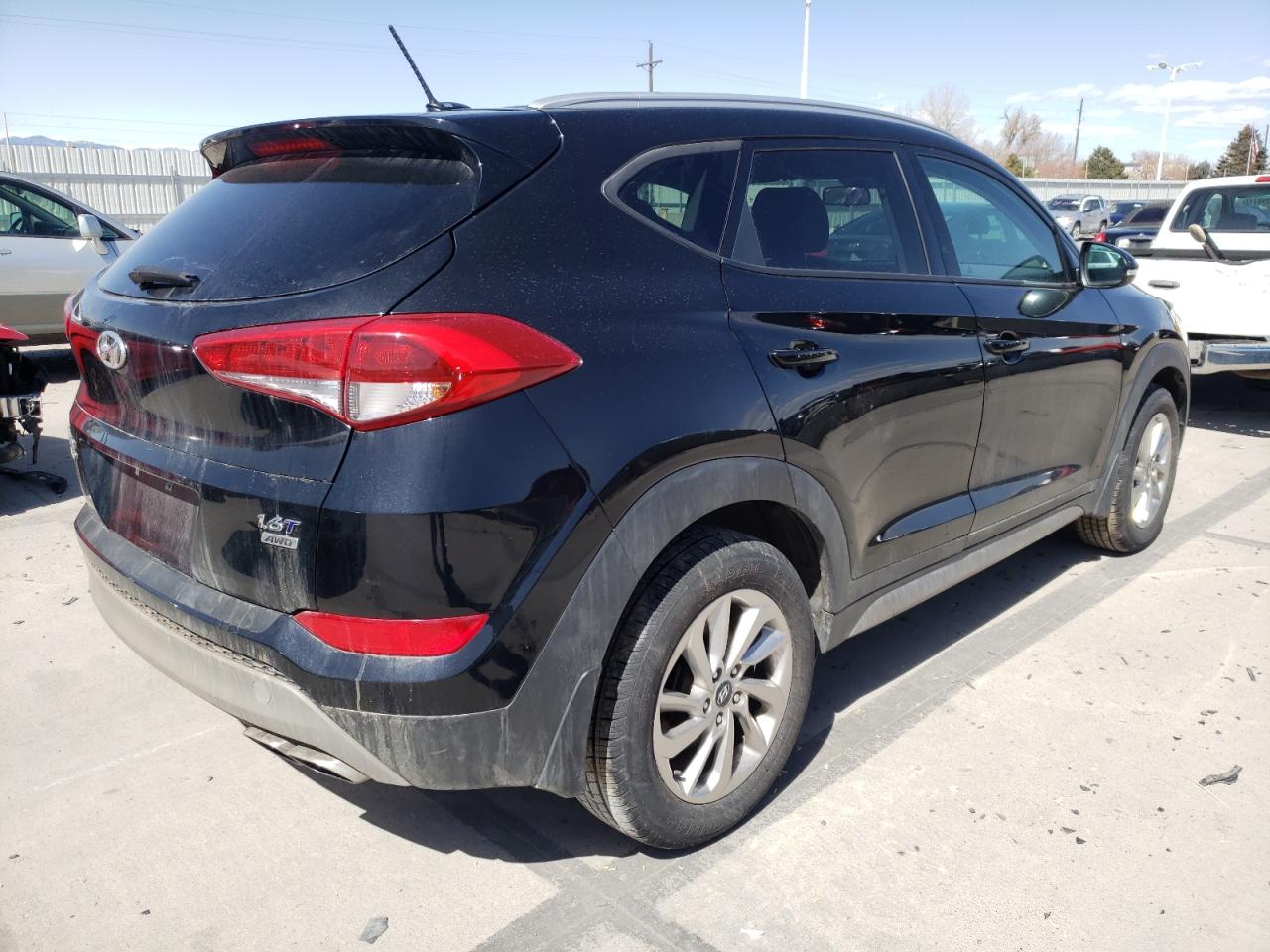 Photo 4 from auction – 2017 HYUNDAI TUCSON LIM with VIN KM8J3CA23HU307272