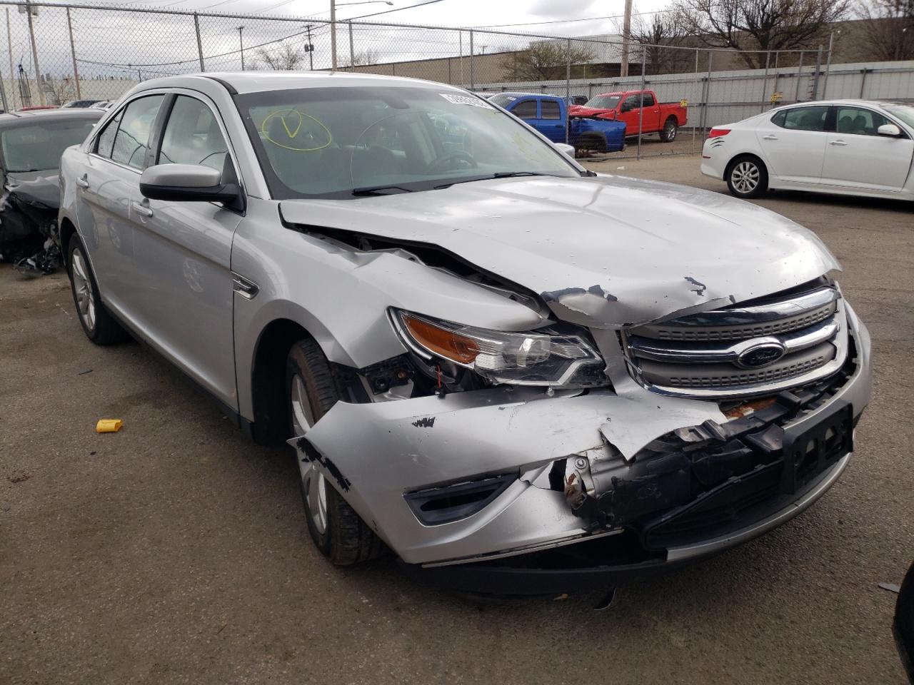 FORD TAURUS SEL 2010 مع رقم تعريف المركبة 1FAHP2EW4AG127954 - صورة من المزاد