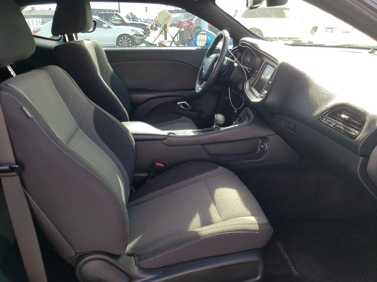 Photo 5 from auction – 2015 DODGE CHALLENGER with VIN 2C3CDZAT8FH816686