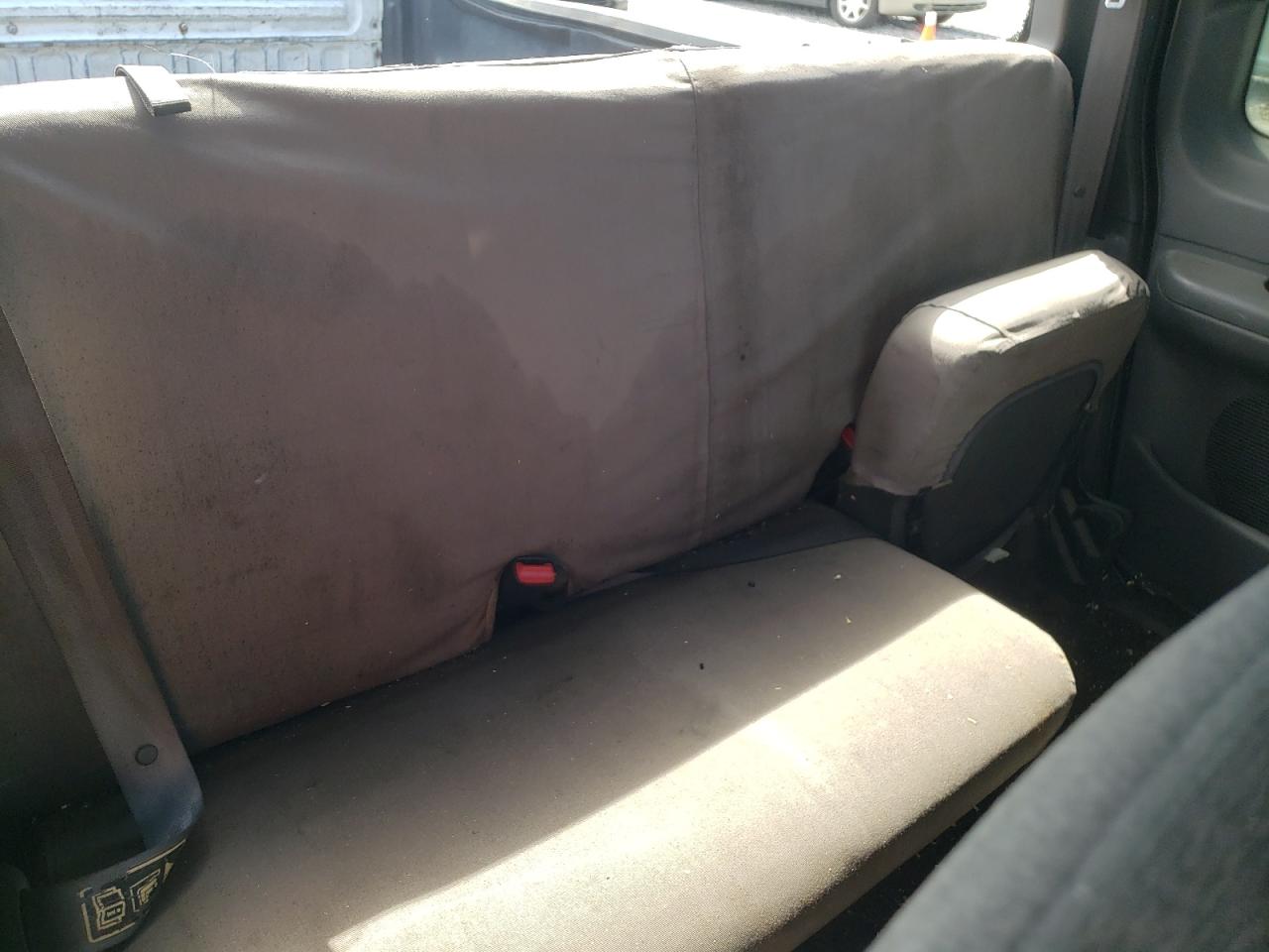 Photo 6 from auction – 2001 FORD F150 with VIN 1FTRX17W61NA89130