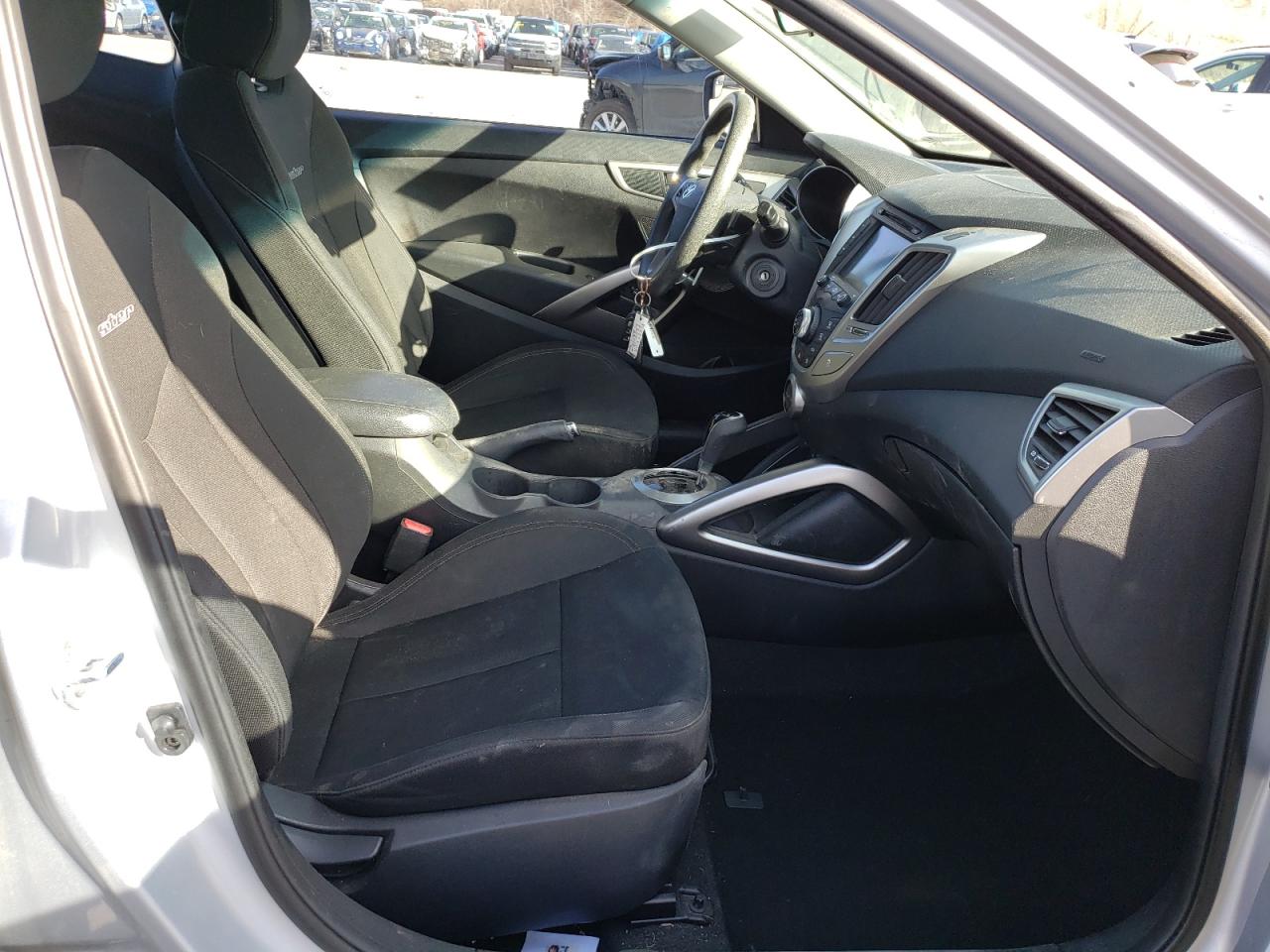 Photo 5 from auction – 2016 HYUNDAI VELOSTER with VIN KMHTC6AD6GU281471