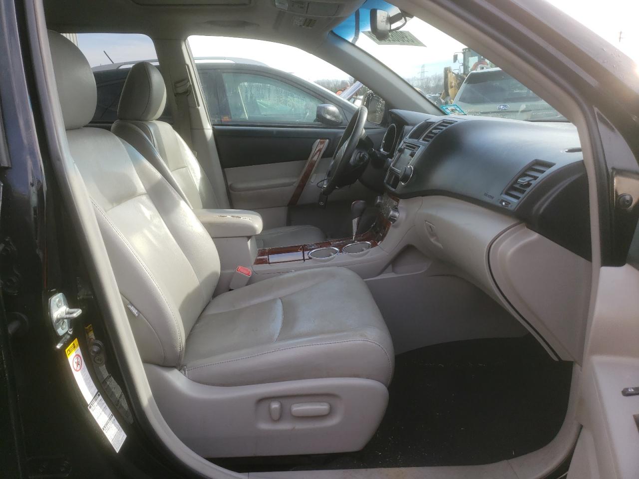 Photo 5 from auction – 2013 TOYOTA HIGHLANDER with VIN 5TDDK3EH0DS207681