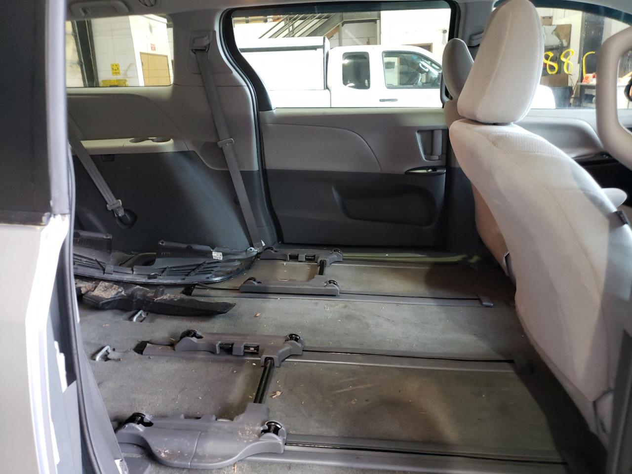 Photo 6 from auction – 2017 TOYOTA SIENNA with VIN 5TDZZ3DC5HS836835