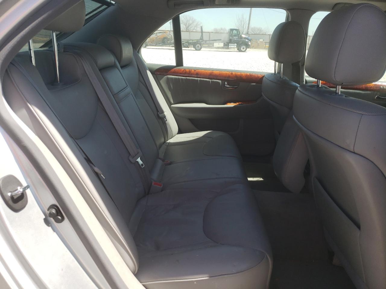 Photo 6 from auction – 2004 LEXUS LS 430 with VIN JTHBN36F640172125
