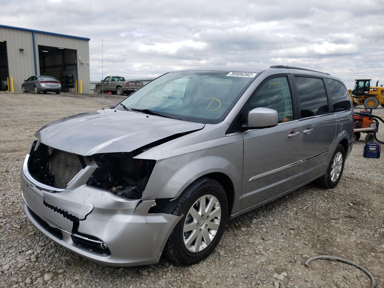 Photo 2 from auction – 2016 CHRYSLER TOWN & COU with VIN 2C4RC1BG2GR193511
