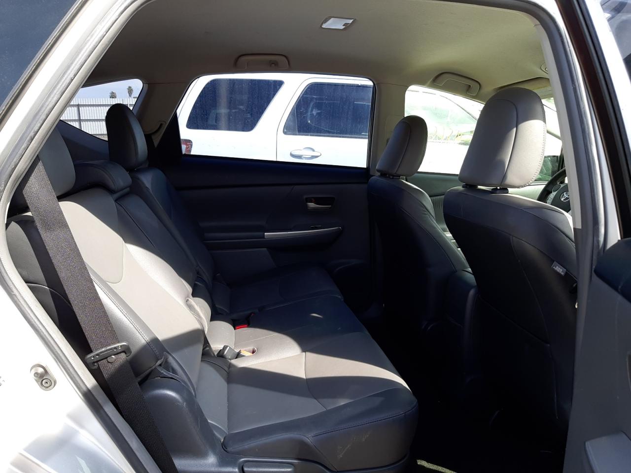 Photo 6 from auction – 2012 TOYOTA PRIUS V with VIN JTDZN3EU6C3145049