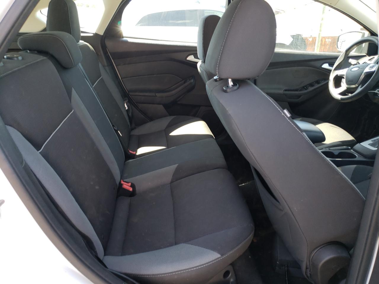 Photo 6 from auction – 2014 FORD FOCUS SE with VIN 1FADP3K29EL165599