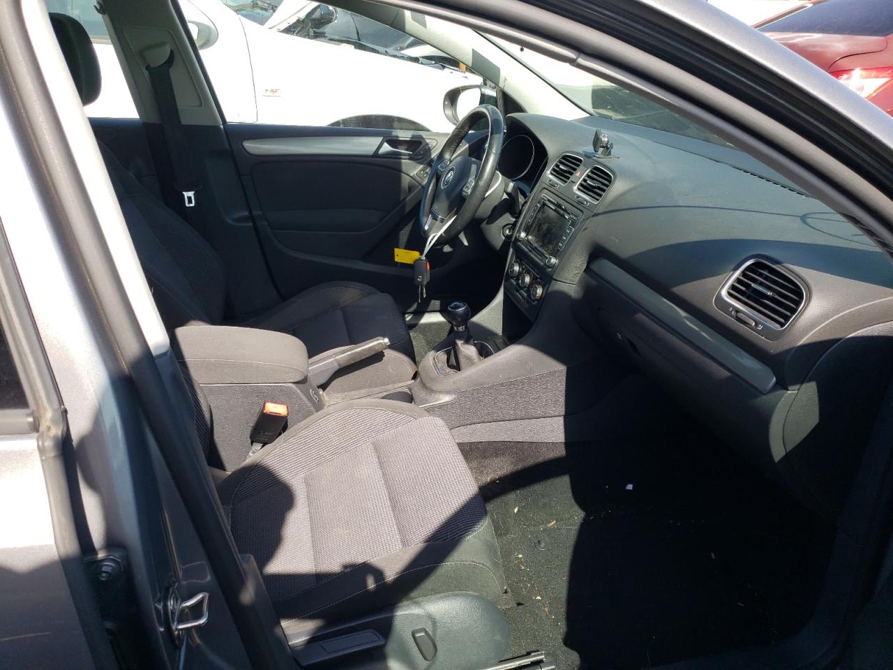 Photo 5 from auction – 2014 VOLKSWAGEN GOLF with VIN WVWNM7AJ9EW008967