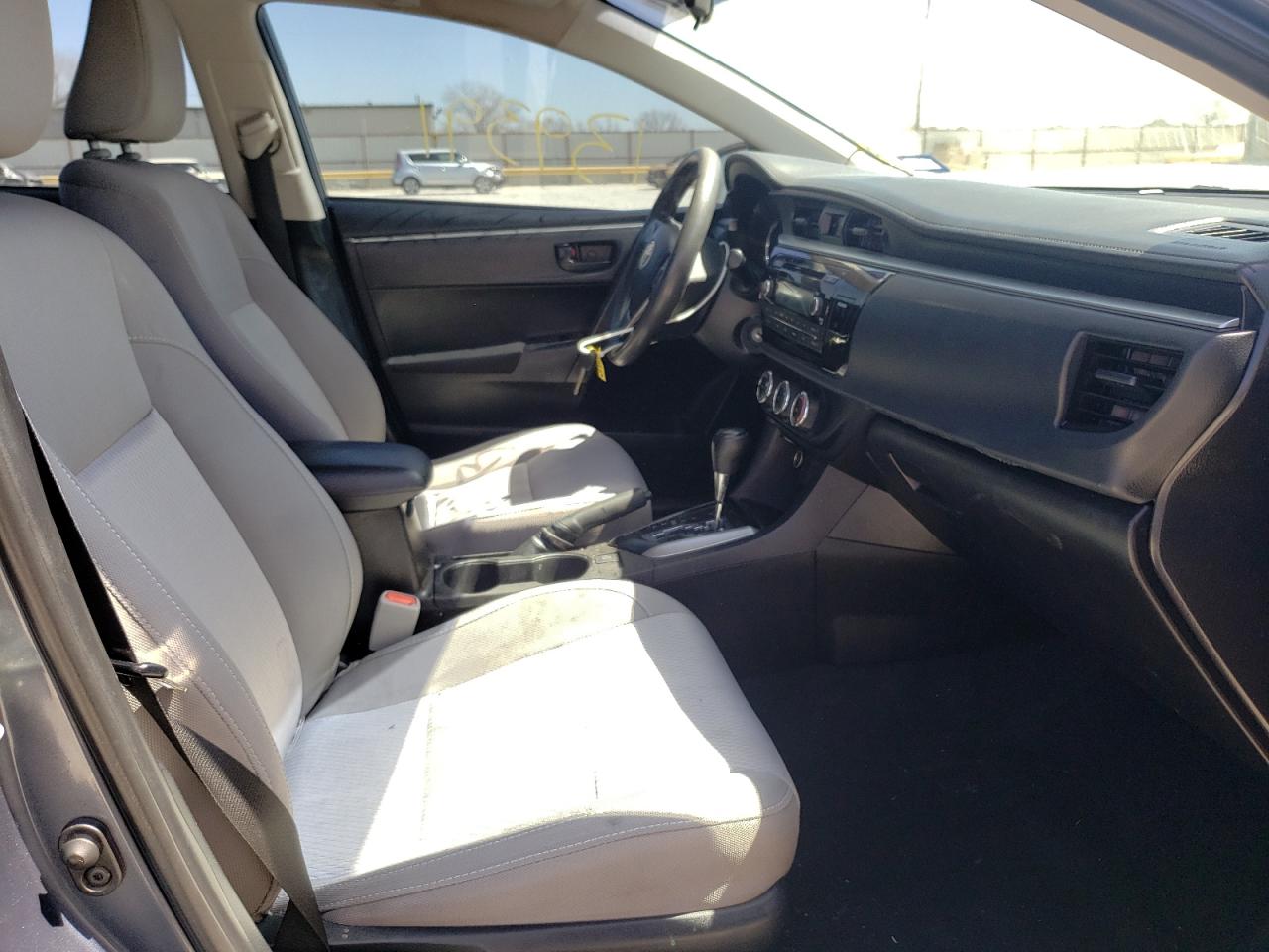 Photo 5 from auction – 2015 TOYOTA COROLLA L with VIN 5YFBURHE7FP268589