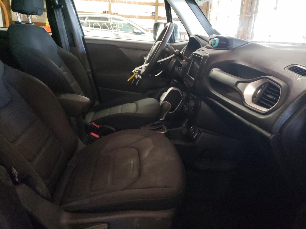 Photo 5 from auction – 2018 JEEP RENEGADE L with VIN ZACCJABB8JPJ63356
