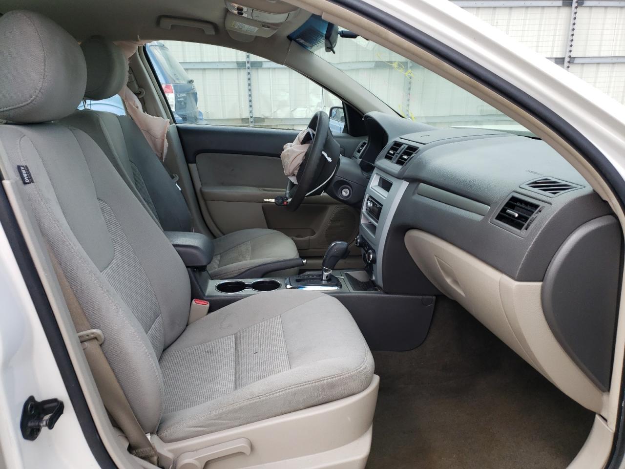 Photo 5 from auction – 2011 FORD FUSION S with VIN 3FAHP0GA5BR226721