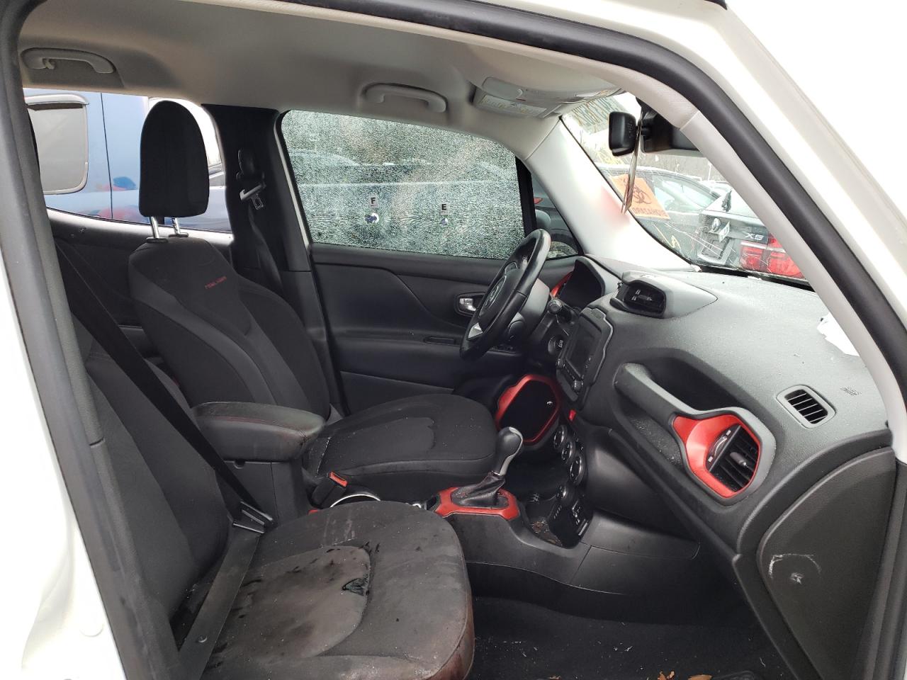 Photo 5 from auction – 2017 JEEP RENEGADE T with VIN ZACCJBCBXHPG10643