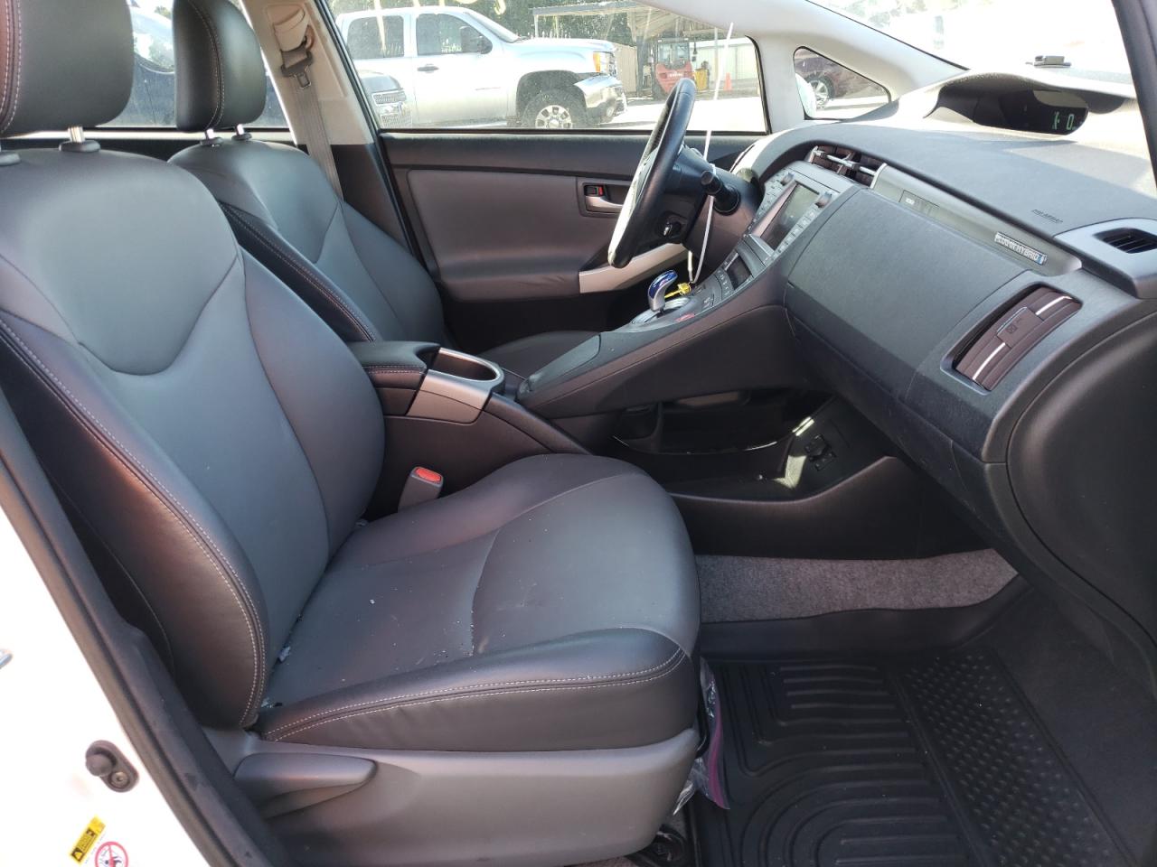 Photo 5 from auction – 2014 TOYOTA PRIUS PLUG with VIN JTDKN3DPXE3056469