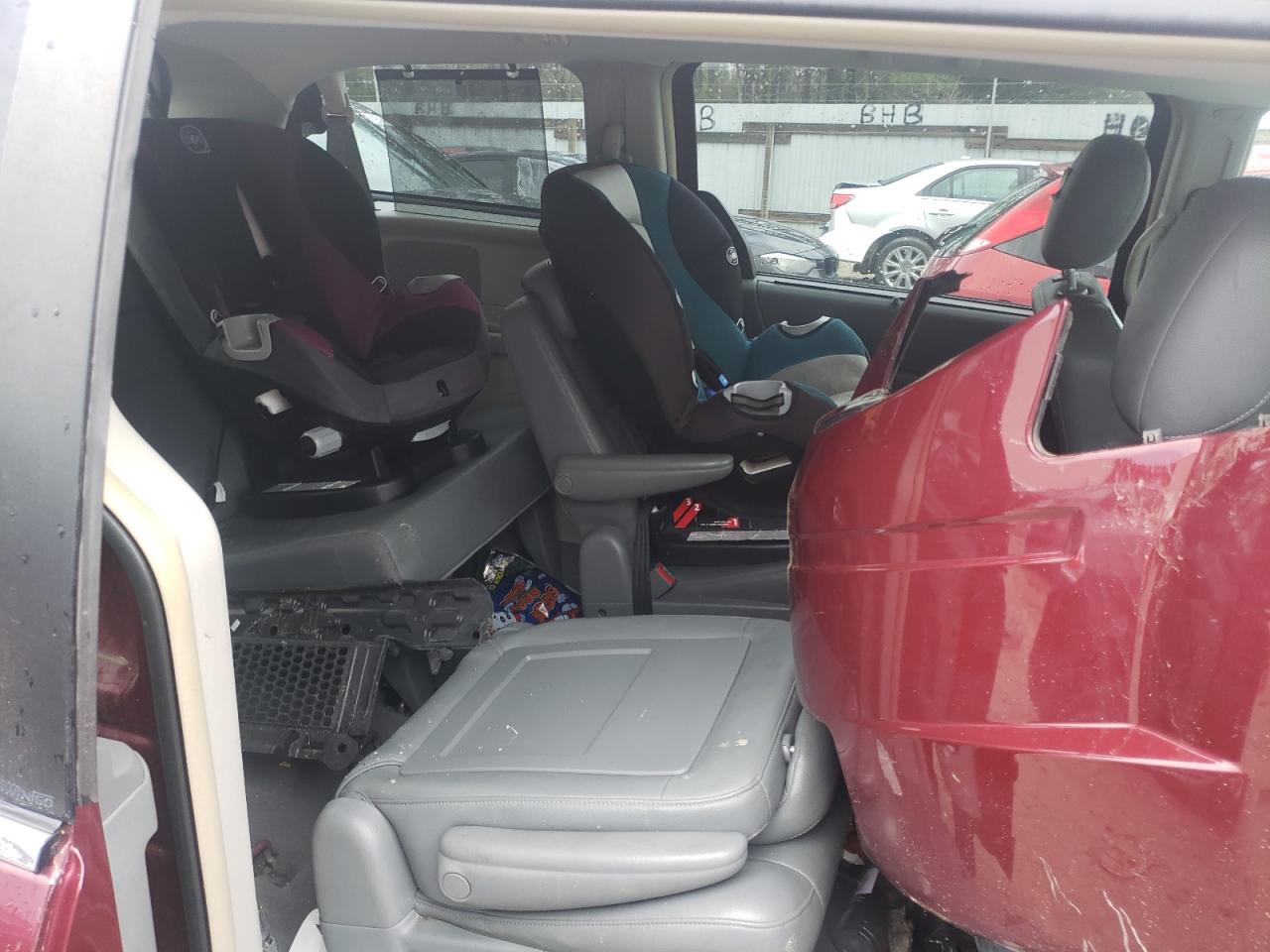 Photo 6 from auction – 2008 CHRYSLER TOWN & COU with VIN 2A8HR54P28R821527