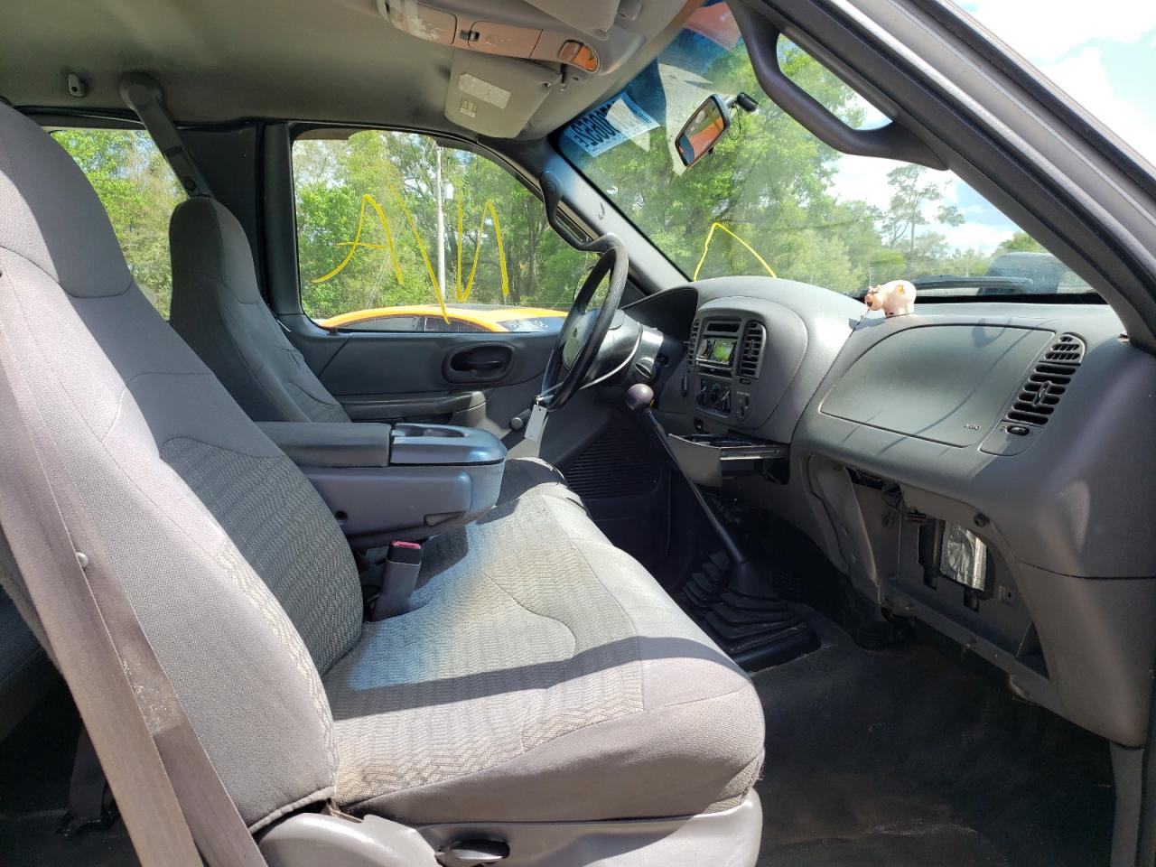 Photo 5 from auction – 2000 FORD F150 with VIN 1FTRX18W7YNA88187