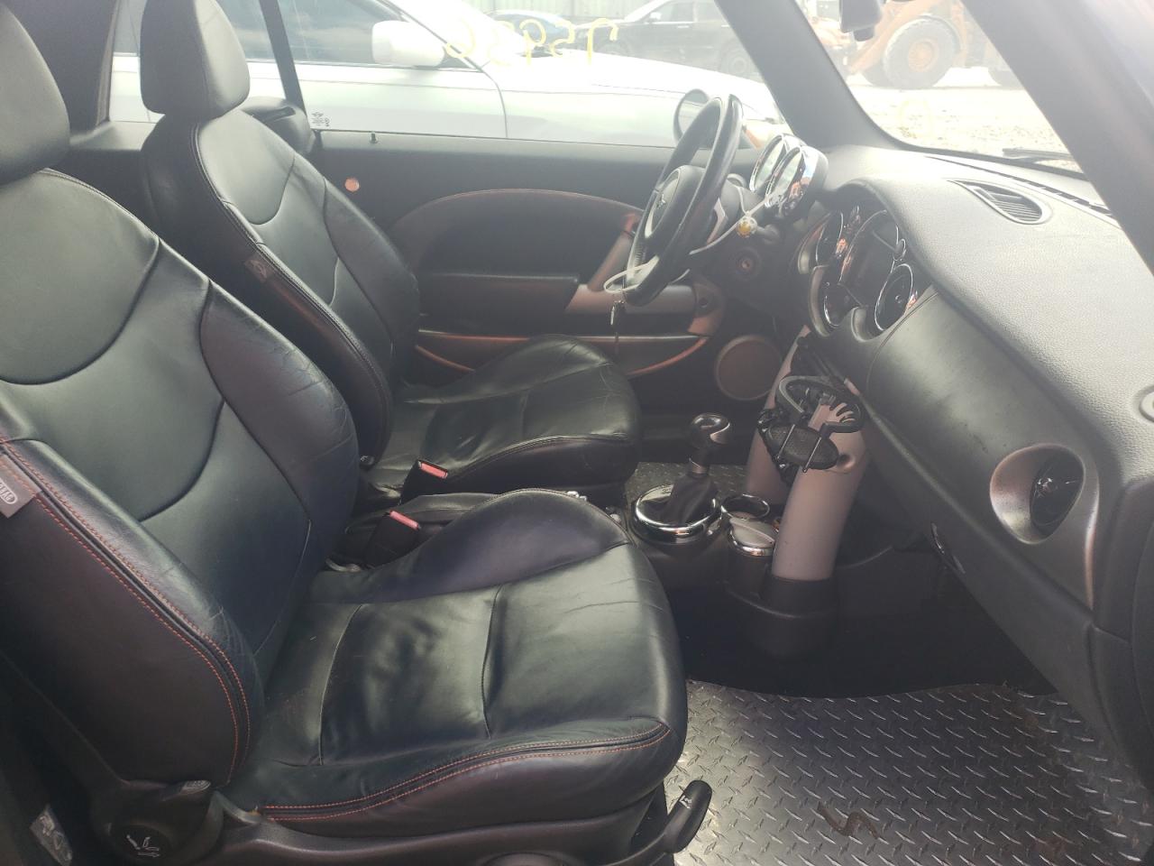 Photo 5 from auction – 2006 MINI COOPER S with VIN WMWRH33586TK58294