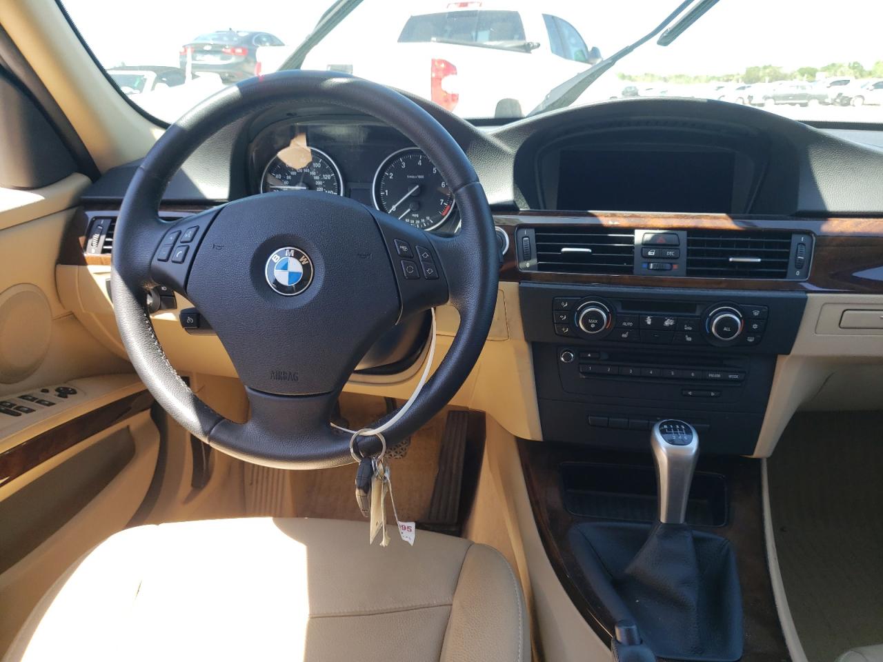 Photo 9 from auction – 2011 BMW 328 XI with VIN WBAUU3C51BA545018