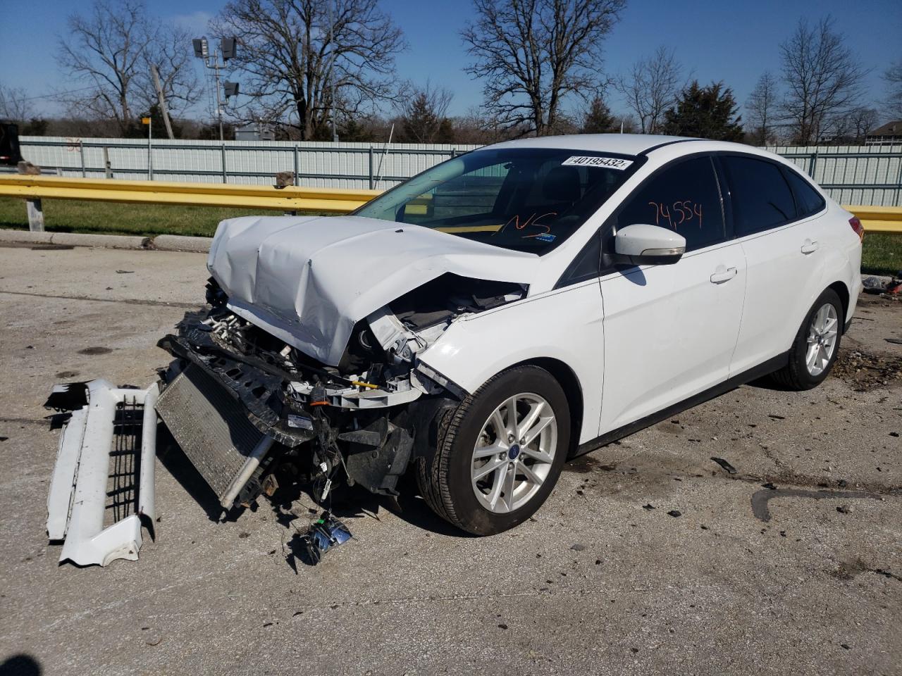 Photo 2 from auction – 2015 FORD FOCUS SE with VIN 1FADP3F25FL384295
