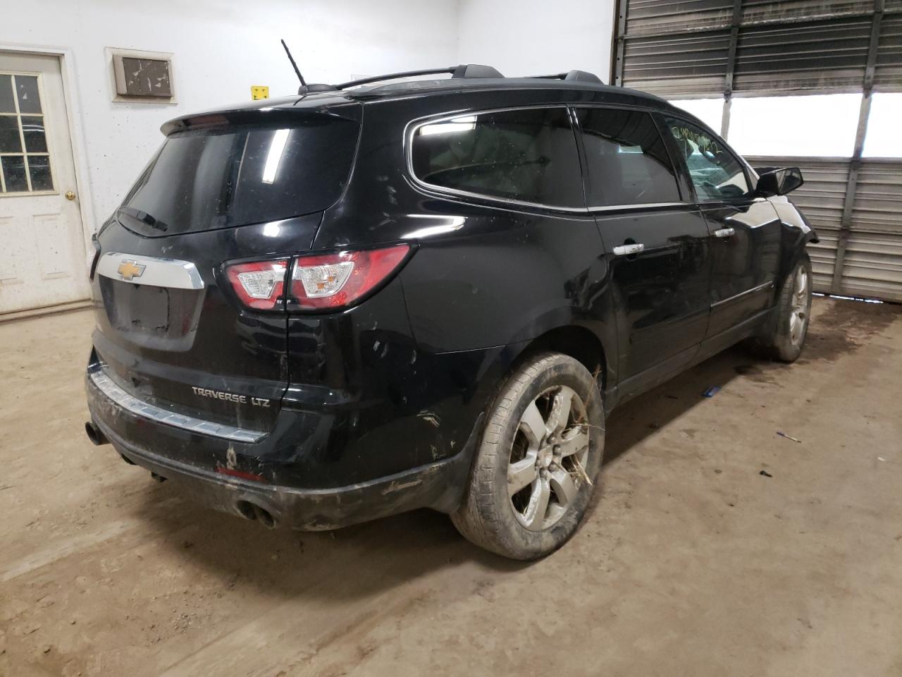 Photo 4 from auction – 2016 CHEVROLET TRAVERSE L with VIN 1GNKRJKD0GJ153980