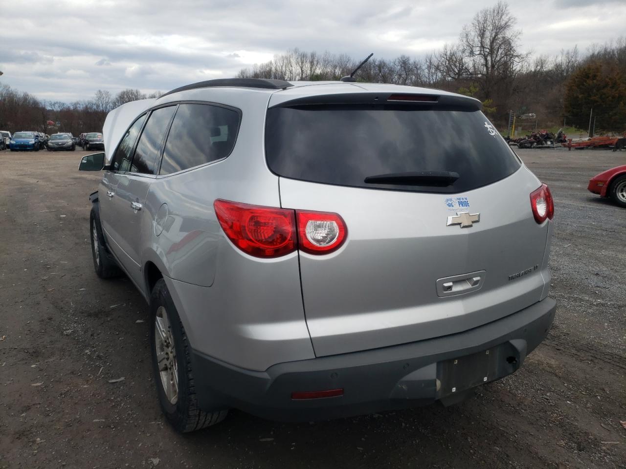Photo 3 from auction – 2010 CHEVROLET TRAVERSE L with VIN 1GNLRFED5AJ196926