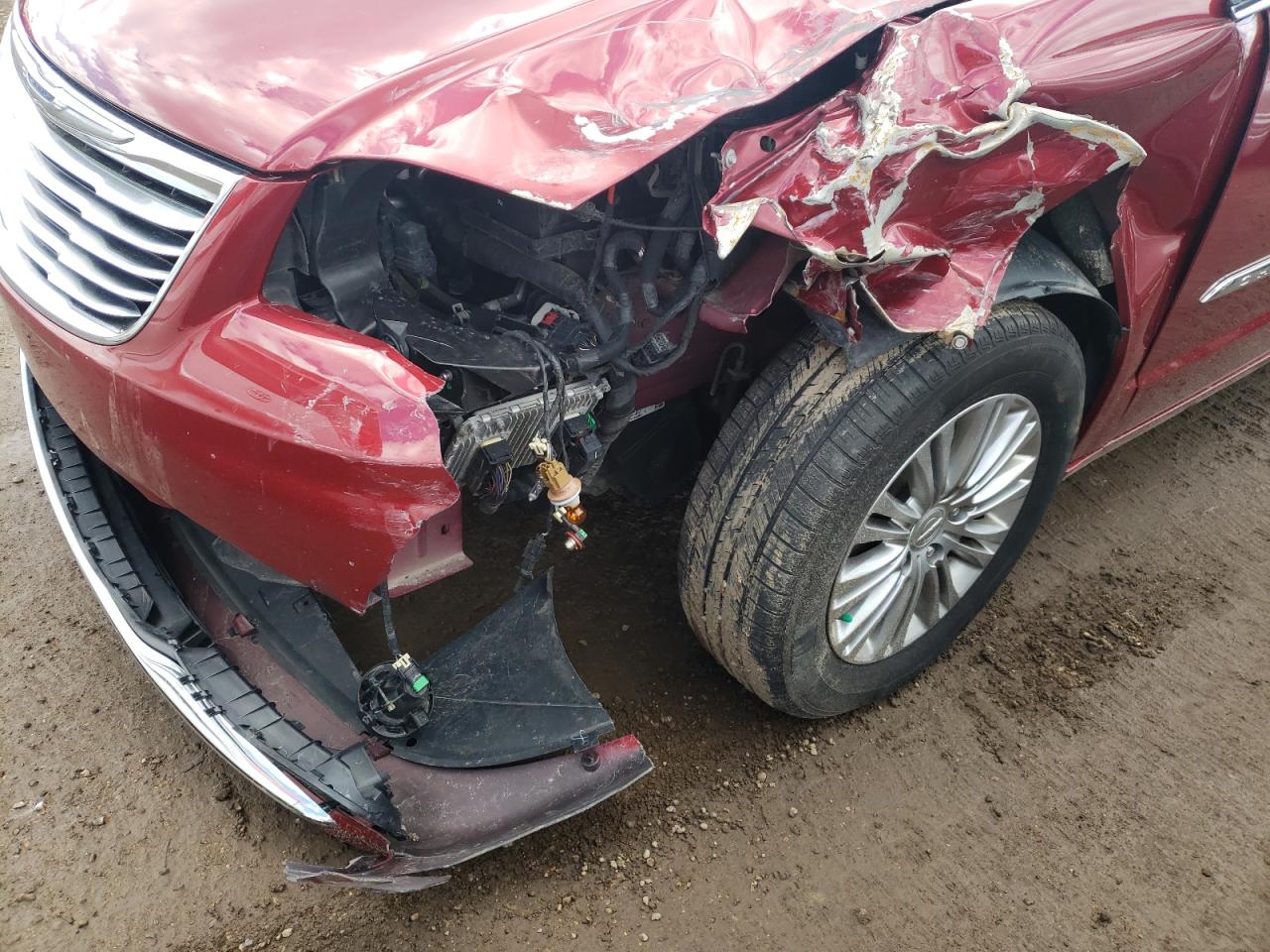 Photo 9 from auction – 2016 CHRYSLER TOWN & COU with VIN 2C4RC1CG4GR190852