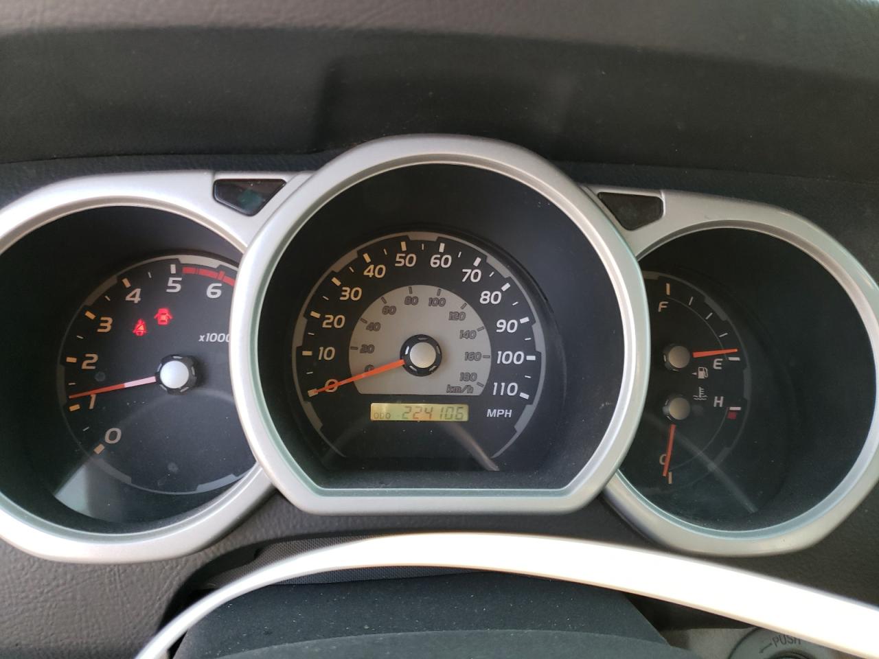 Photo 8 from auction – 2004 TOYOTA 4RUNNER SR with VIN JTEBT14RX48012576