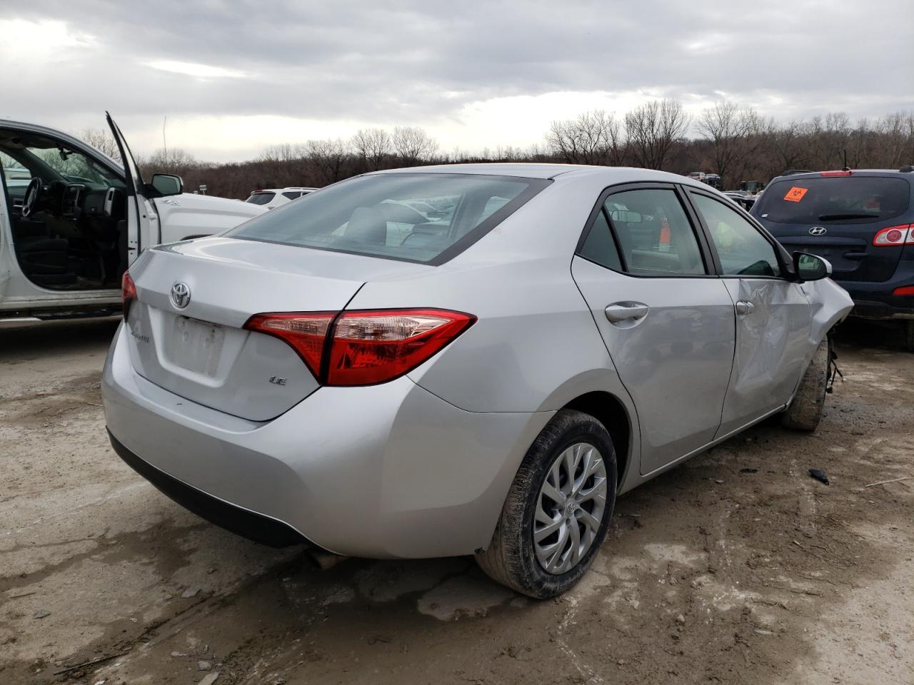 Photo 17 from auction – 2017 TOYOTA COROLLA L with VIN 5YFBURHE8HP684766