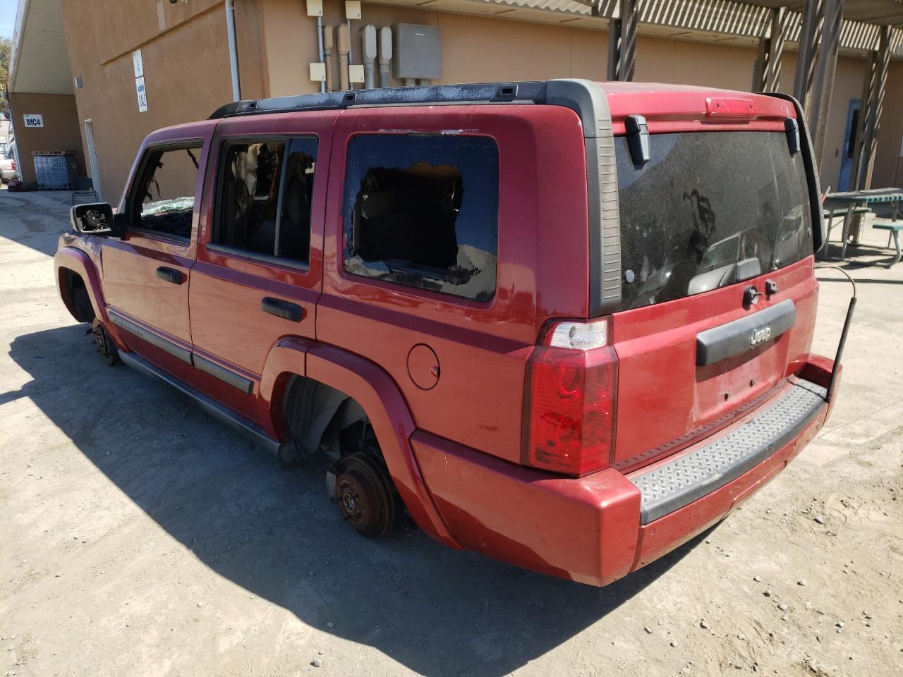 Photo 3 from auction – 2006 JEEP COMMANDER with VIN 1J8HH48NX6C253720