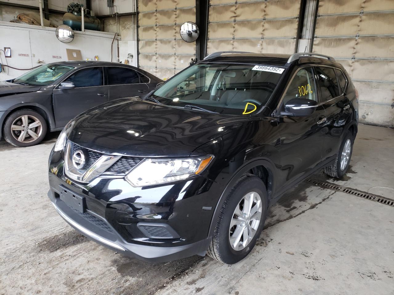 Photo 2 from auction – 2015 NISSAN ROGUE S with VIN KNMAT2MV2FP570160
