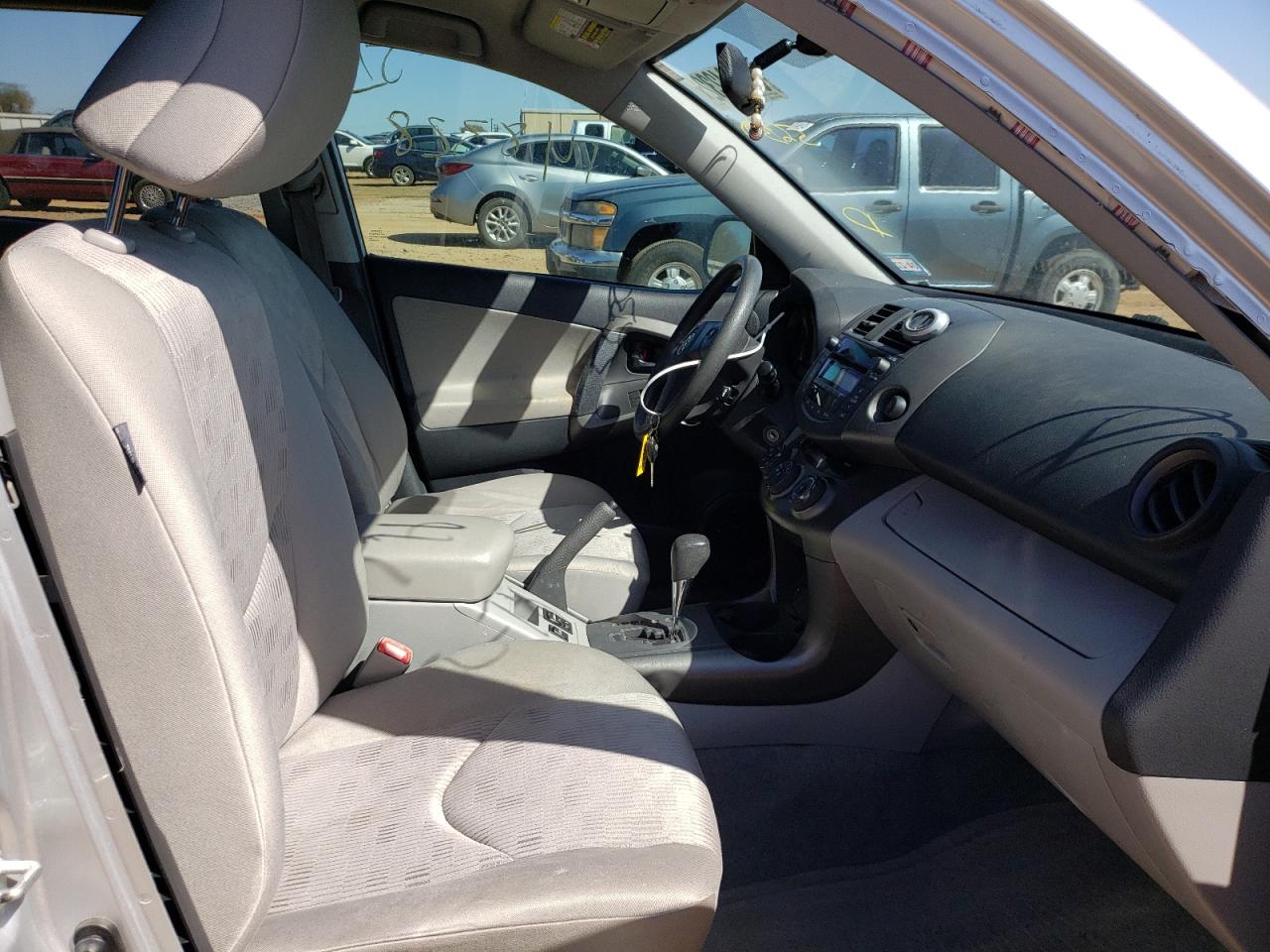 Photo 5 from auction – 2009 TOYOTA RAV4 with VIN 2T3ZF33V29W005630