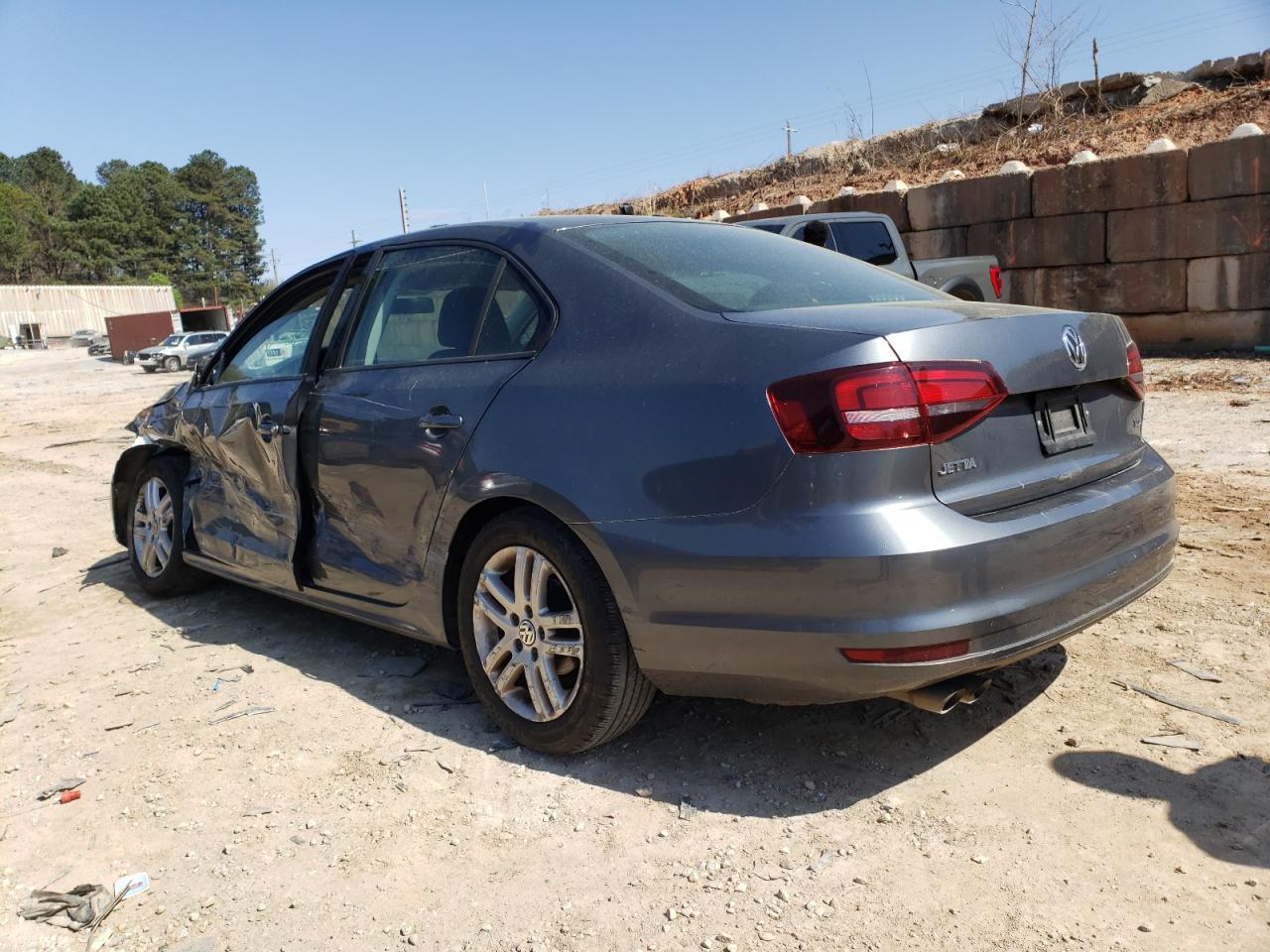 Photo 3 from auction – 2018 VOLKSWAGEN JETTA S with VIN 3VW2B7AJ7JM212974