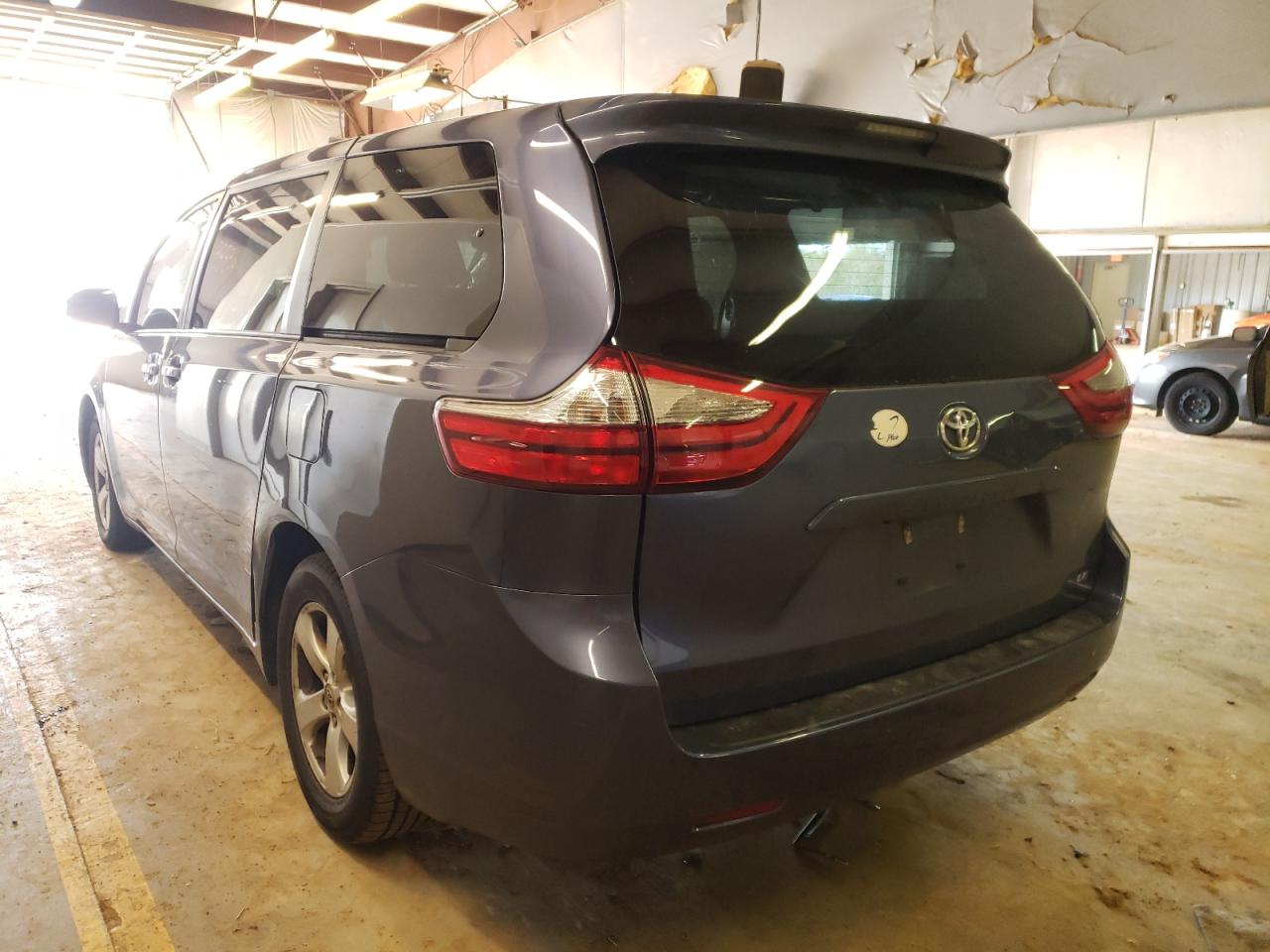 Photo 3 from auction – 2016 TOYOTA SIENNA LE with VIN 5TDKK3DC9GS756801