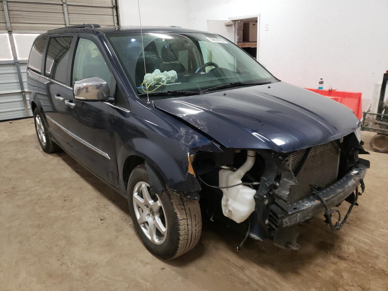Photo 1 from auction – 2016 CHRYSLER TOWN & COU with VIN 2C4RC1CG5GR190598