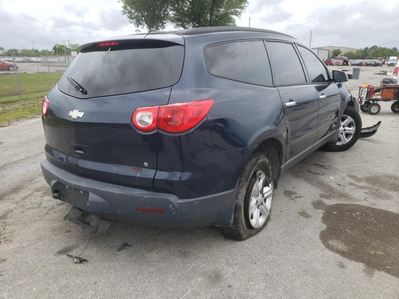 Photo 4 from auction – 2011 CHEVROLET TRAVERSE L with VIN 1GNKREED1BJ233851