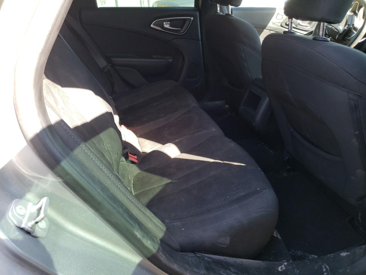 Photo 6 from auction – 2016 CHRYSLER 200 LIMITE with VIN 1C3CCCAB2GN117439