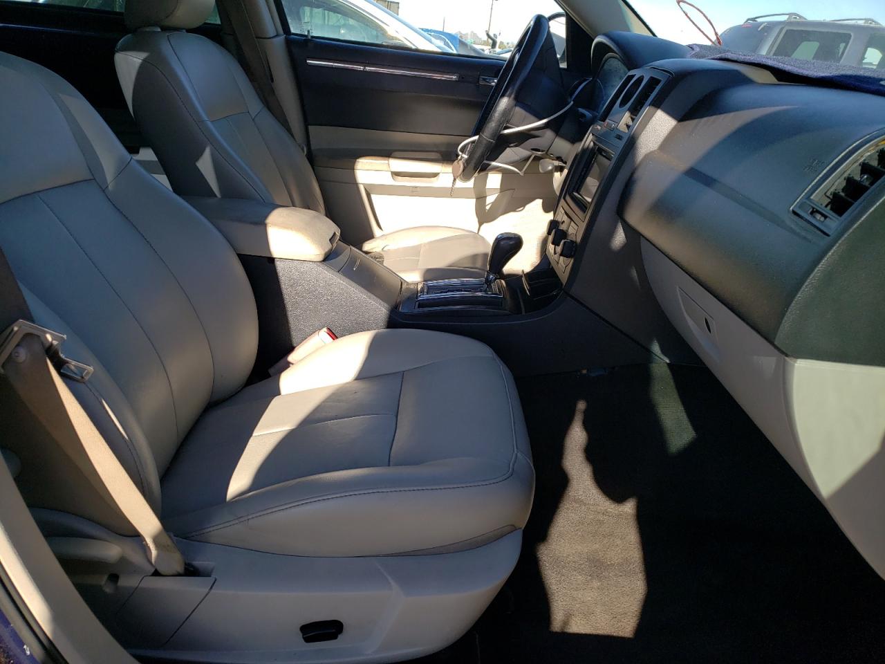 Photo 5 from auction – 2005 CHRYSLER 300 TOURIN with VIN 2C3JA53G45H685747