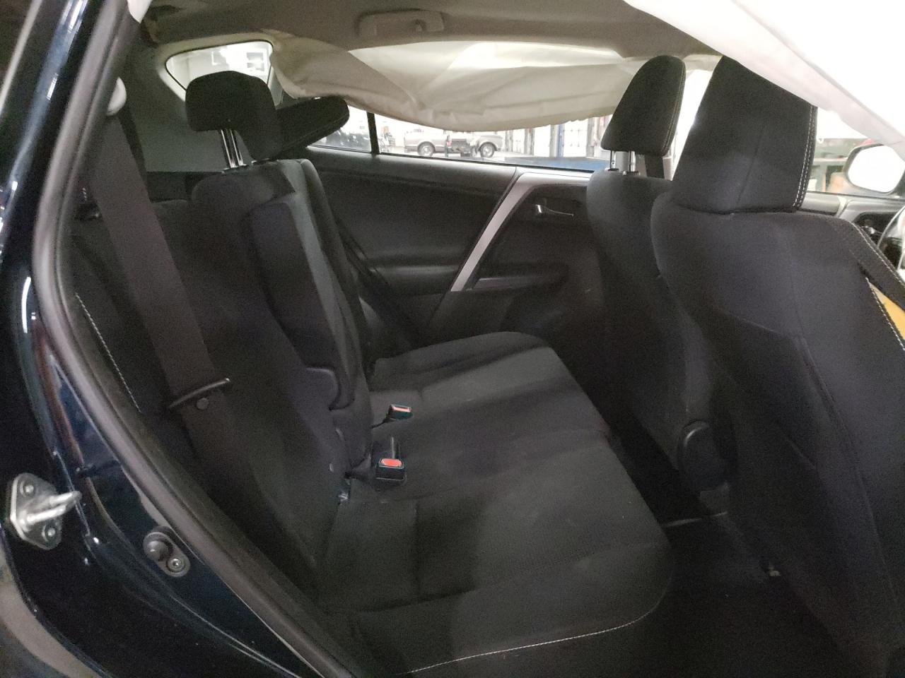 Photo 6 from auction – 2018 TOYOTA RAV4 ADVEN with VIN JTMRFREV8JD222407