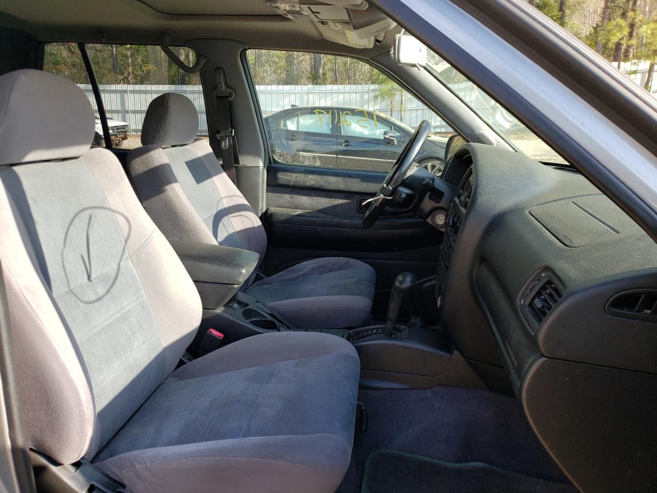 Photo 5 from auction – 2001 NISSAN PATHFINDER with VIN JN8DR07Y61W517924