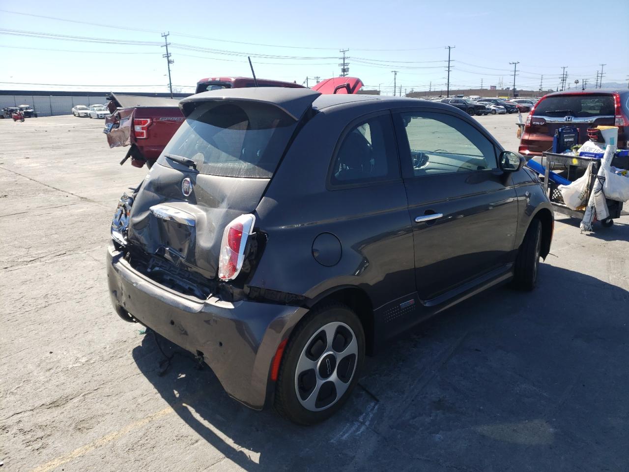 Photo 4 from auction – 2018 FIAT 500 ELECTR with VIN 3C3CFFGE9JT377290