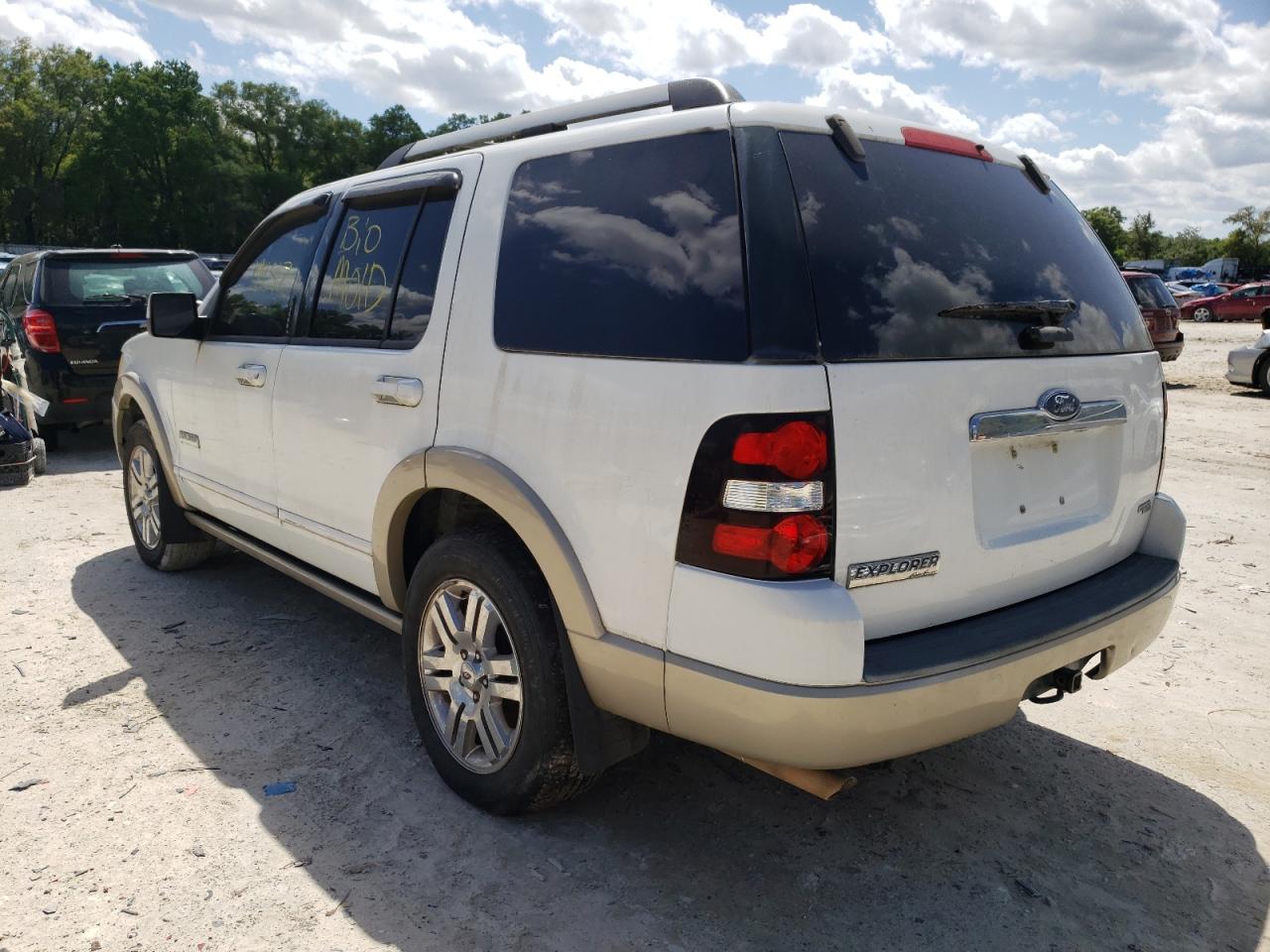 Photo 3 from auction – 2007 FORD EXPLORER E with VIN 1FMEU64EX7UB22768