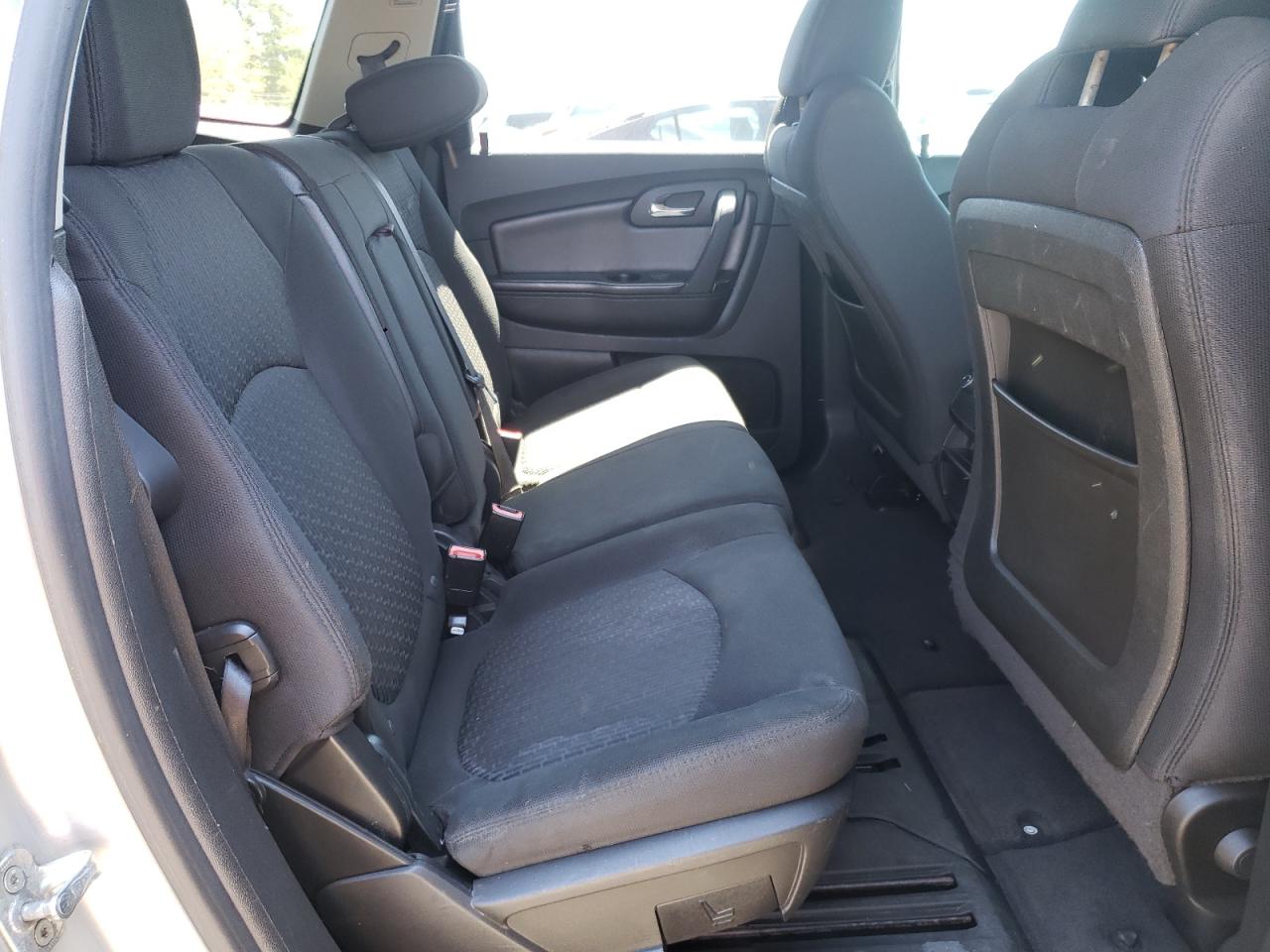 Photo 6 from auction – 2011 CHEVROLET TRAVERSE L with VIN 1GNKRGED1BJ300718