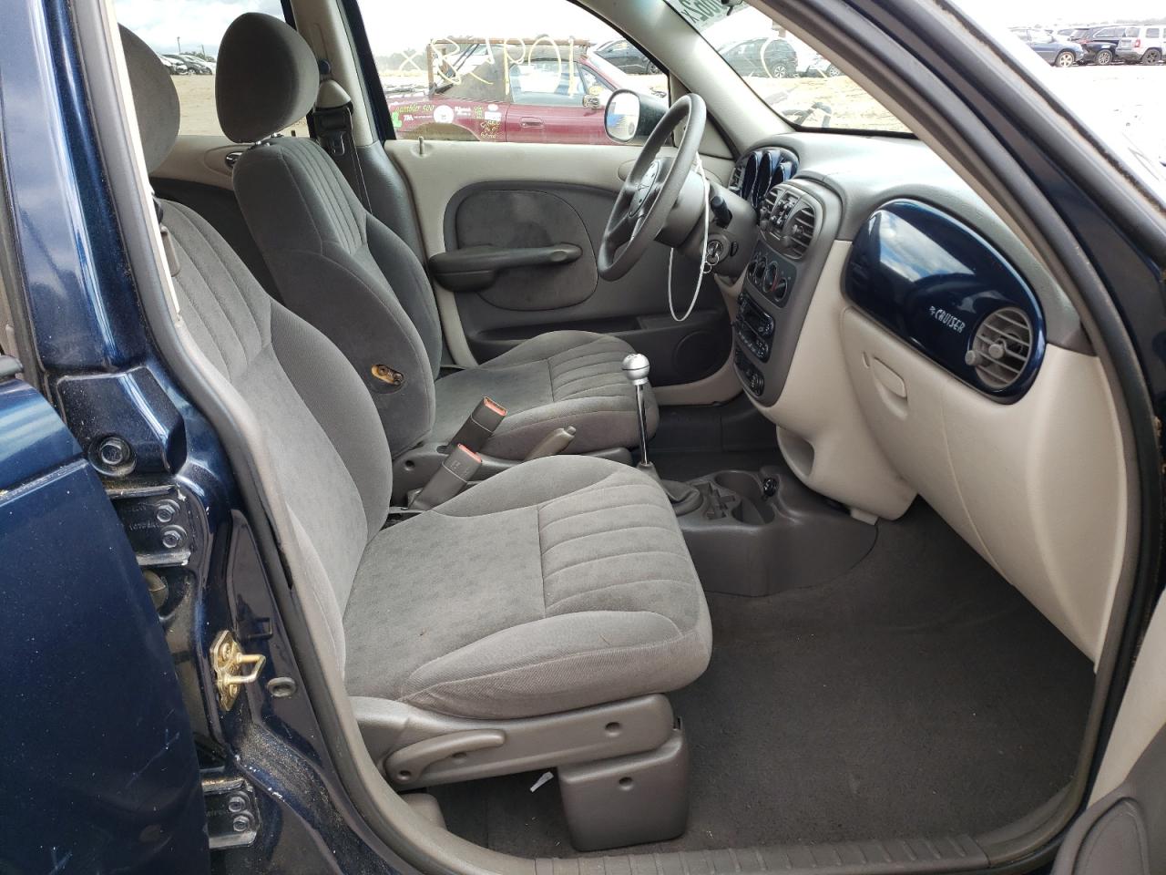 Photo 5 from auction – 2001 CHRYSLER PT CRUISER with VIN 3C4FY4BB91T672569