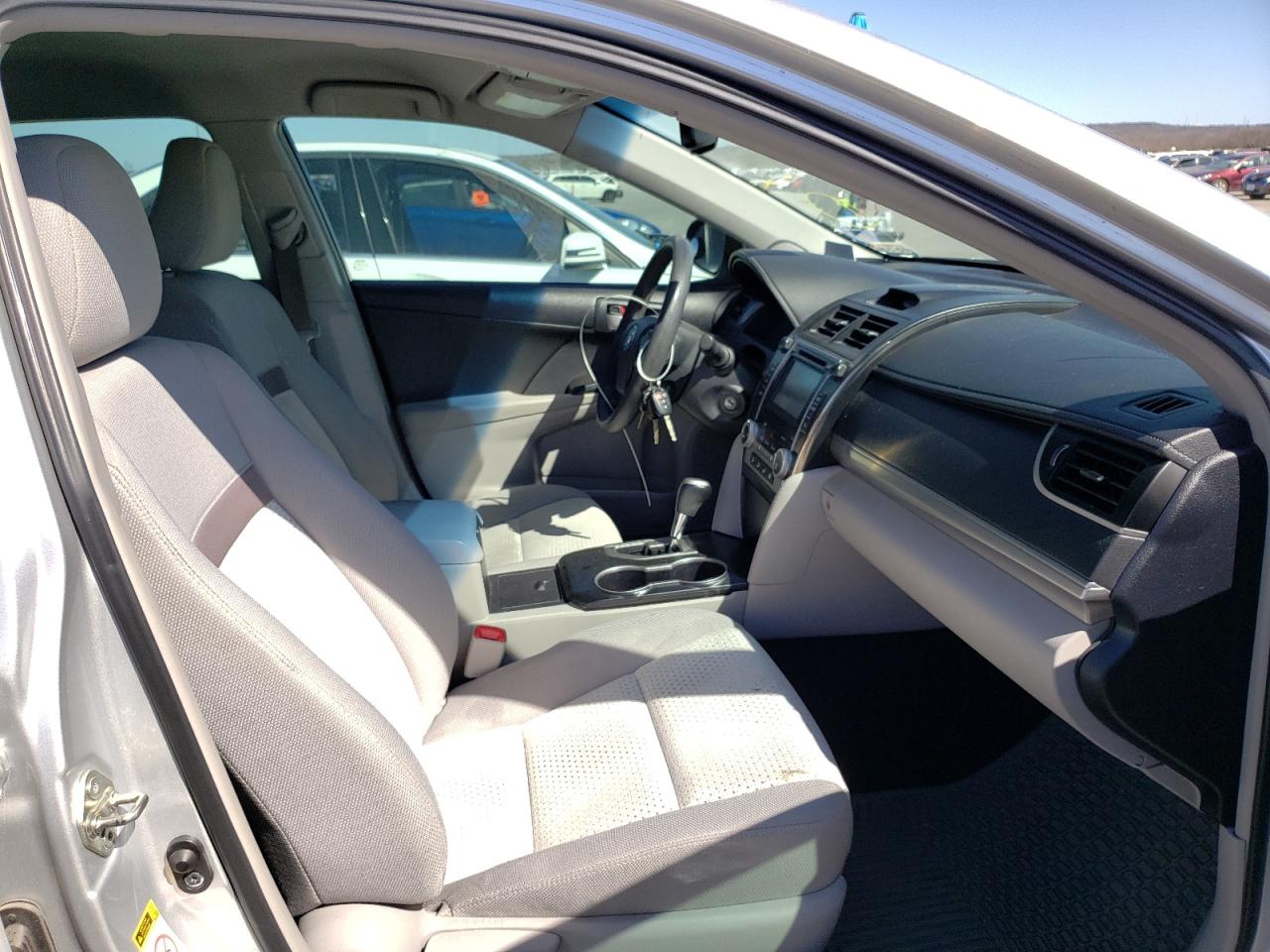 Photo 5 from auction – 2014 TOYOTA CAMRY L with VIN 4T4BF1FK9ER382973