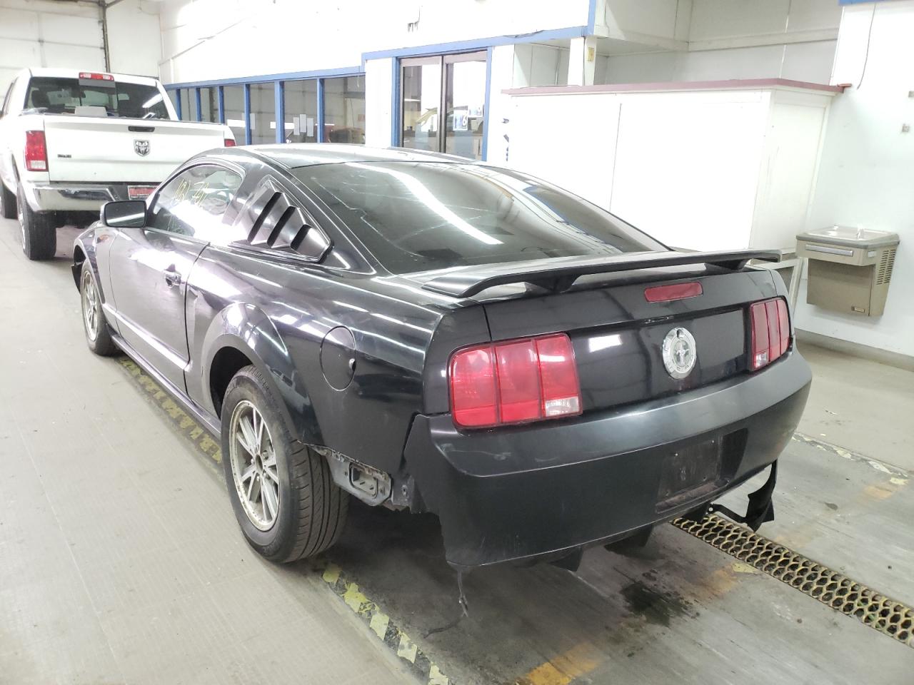 Photo 3 from auction – 2005 FORD MUSTANG with VIN 1ZVFT80N855185627