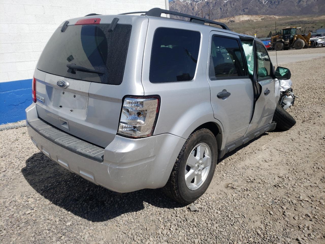Photo 4 from auction – 2011 FORD ESCAPE XLT with VIN 1FMCU9D71BKA39230