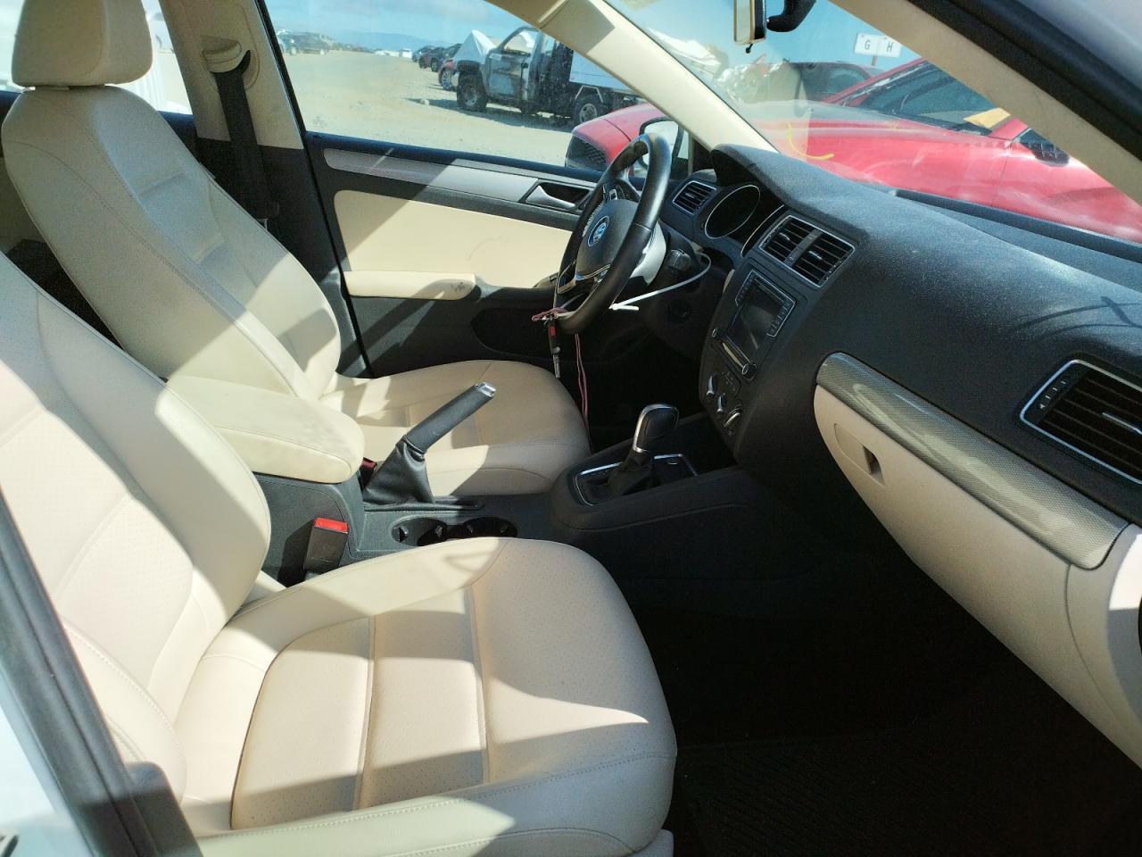 Photo 5 from auction – 2018 VOLKSWAGEN JETTA SE with VIN 3VWDB7AJ2JM242554