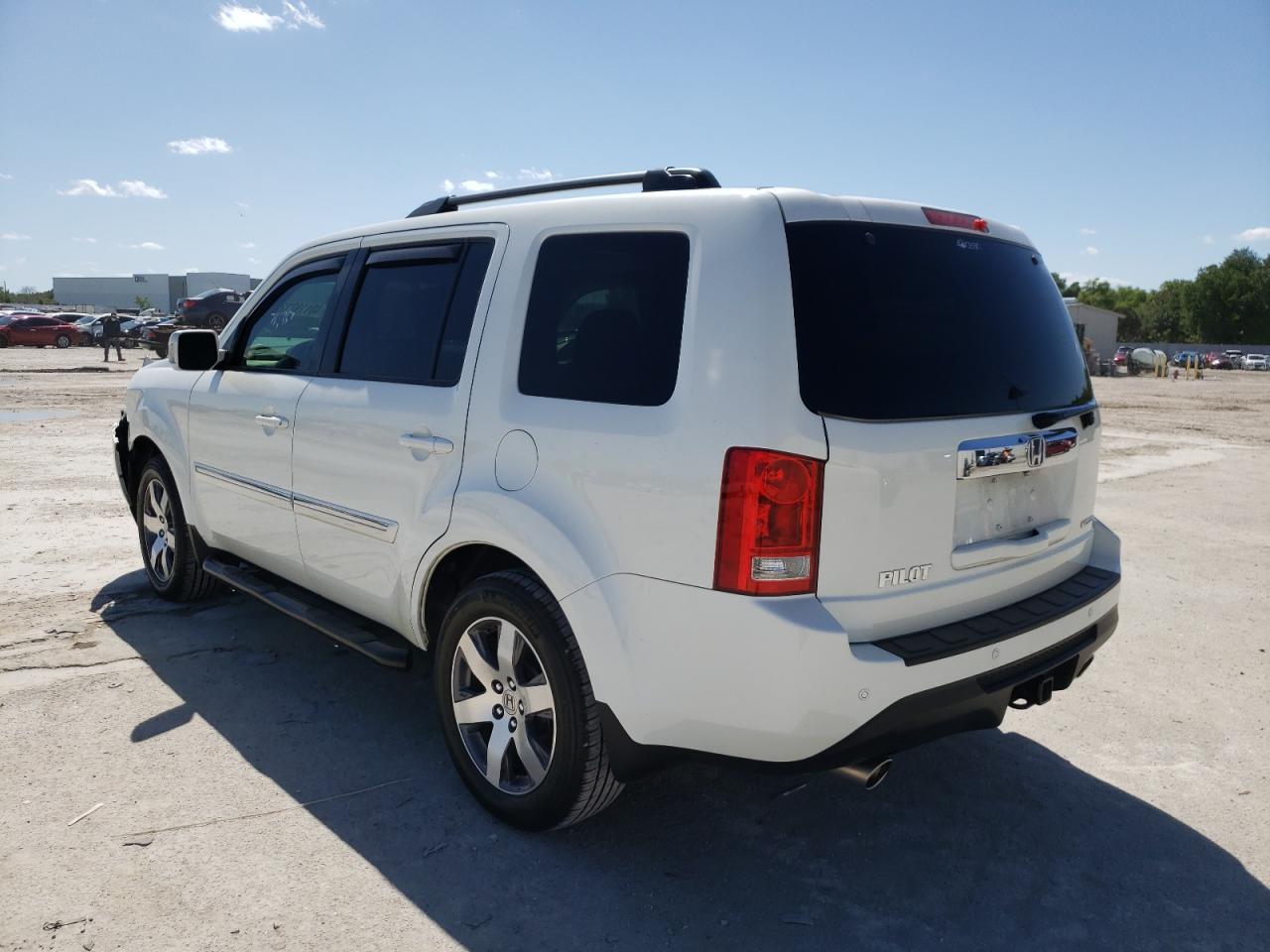 Photo 3 from auction – 2015 HONDA PILOT TOUR with VIN 5FNYF3H94FB008313