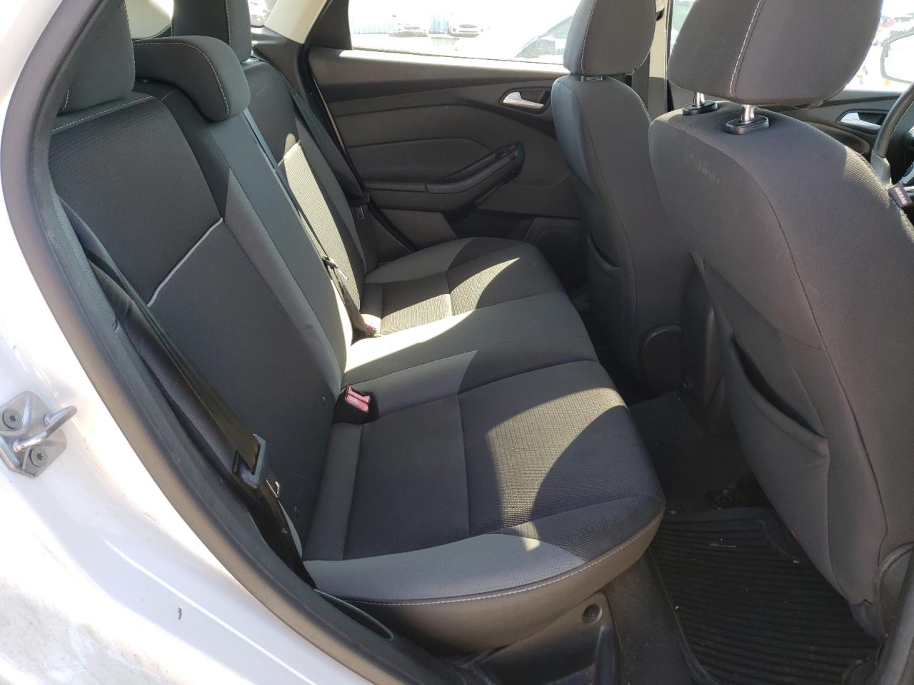 Photo 6 from auction – 2014 FORD FOCUS SE with VIN 1FADP3K21EL264918