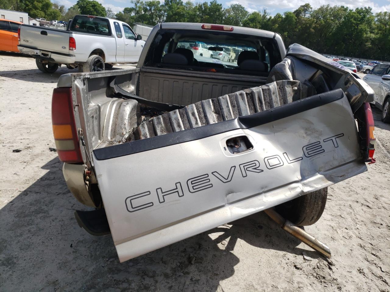 Photo 6 from auction – 2000 CHEVROLET SILVERADO with VIN 2GCEC19V6Y1380348