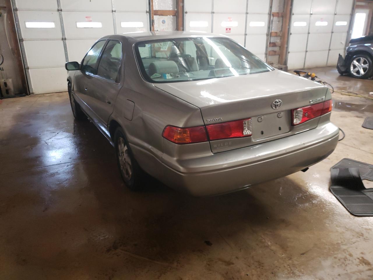 Photo 3 from auction – 2000 TOYOTA CAMRY CE with VIN JT2BG22K3Y0471885